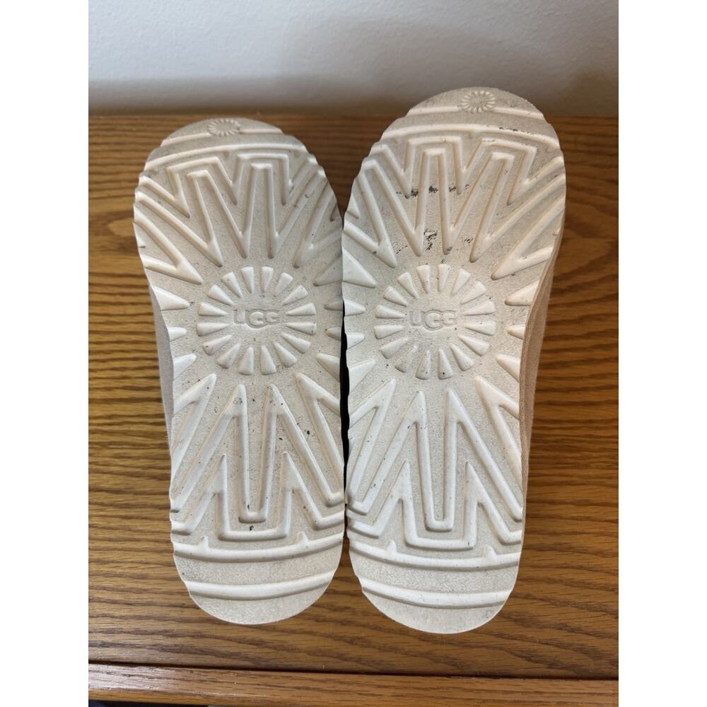 Ugg Tan Suede Fleece Lined Slippers Mules Size 9 with Red Gold/Brown Embroidery - Picture 7 of 7